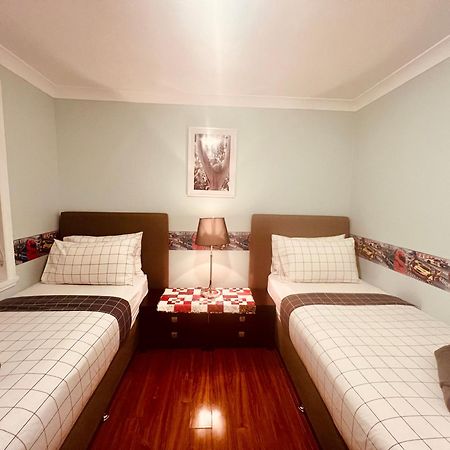 Spacious 6 Bedroom Holiday Home 15 Min Away From Melbourne Airport Sydenham Bagian luar foto