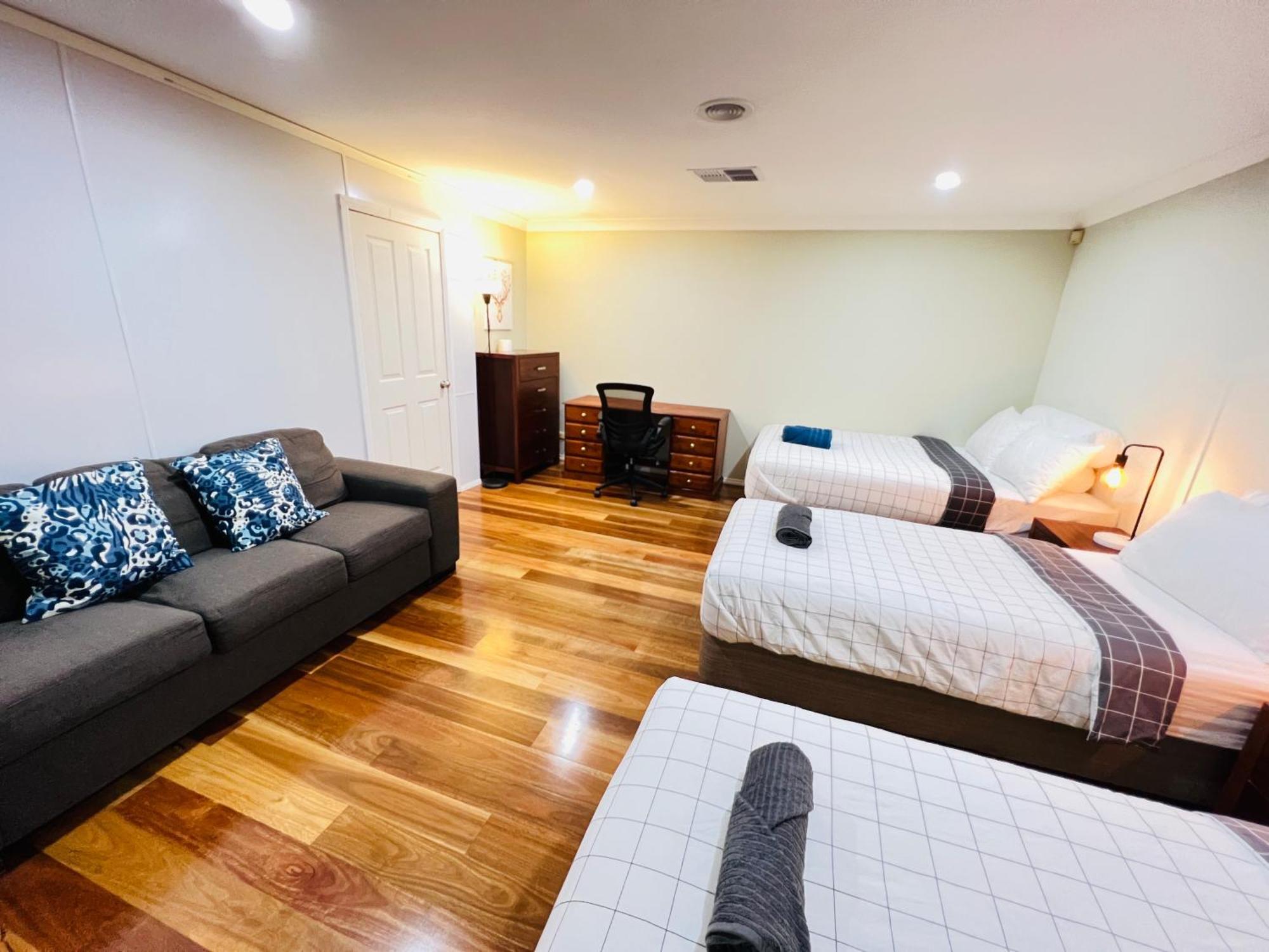 Spacious 6 Bedroom Holiday Home 15 Min Away From Melbourne Airport Sydenham Bagian luar foto