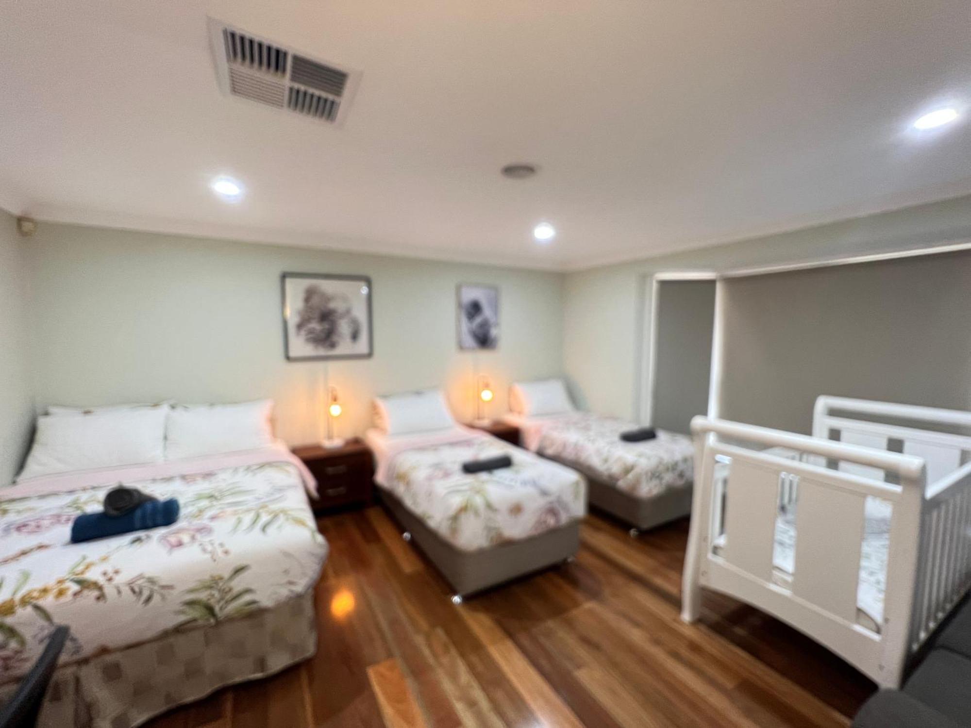Spacious 6 Bedroom Holiday Home 15 Min Away From Melbourne Airport Sydenham Bagian luar foto
