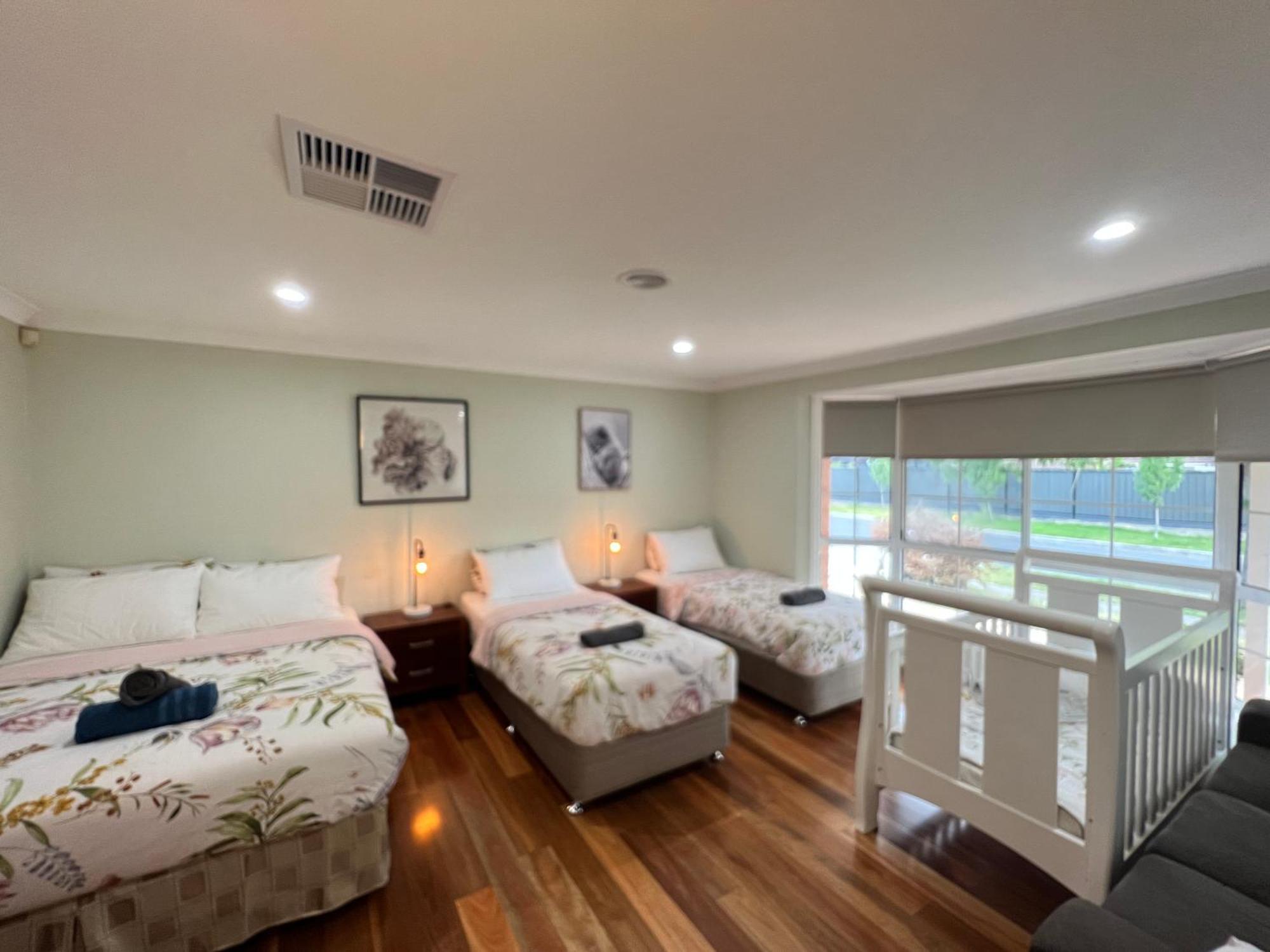 Spacious 6 Bedroom Holiday Home 15 Min Away From Melbourne Airport Sydenham Bagian luar foto