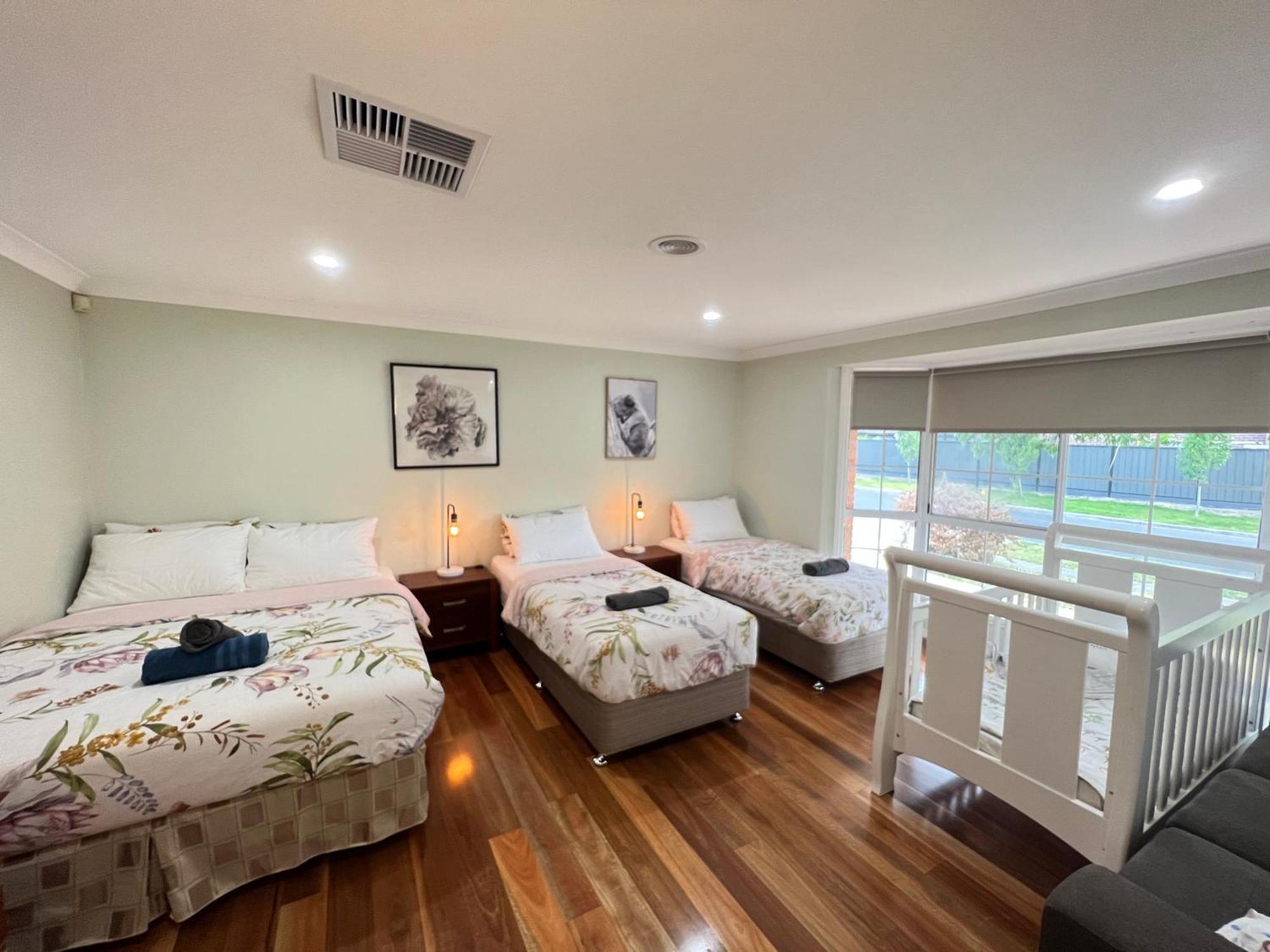 Spacious 6 Bedroom Holiday Home 15 Min Away From Melbourne Airport Sydenham Bagian luar foto