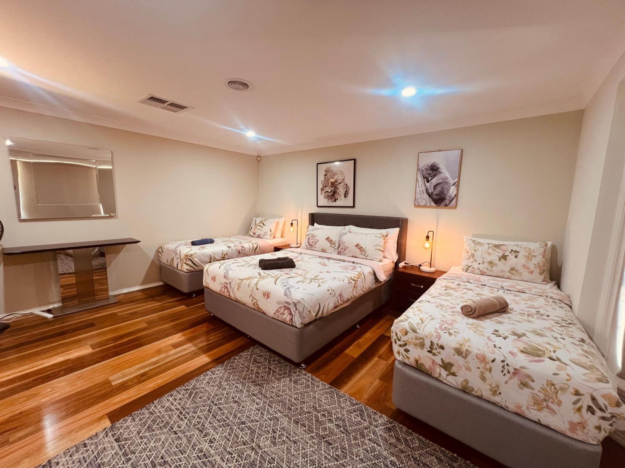 Spacious 6 Bedroom Holiday Home 15 Min Away From Melbourne Airport Sydenham Bagian luar foto